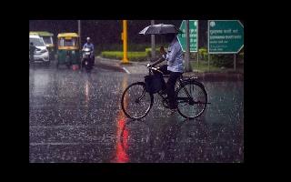 Light rains hit Delhi-NCR, expected to continue till January 9; AQI..